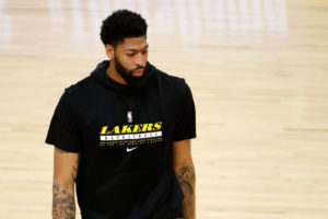 Los Lakers esperarán hasta el último momento para decidir si Anthony Davis juega el Game 6