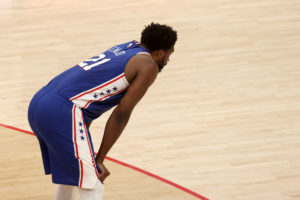 Doc Rivers mantiene la duda de Embiid para el primer partido ante Atlanta