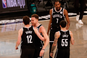Brooklyn golpea primero, pero pierde a James Harden
