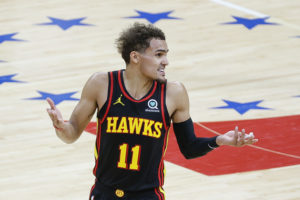 Los Hawks golpean primero derrotando a los 76ers en Philadelphia