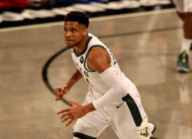 Giannis Antetokounmpo se mantiene confiado a pesar del 2-0