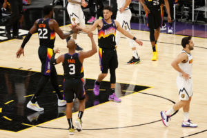 Chris Paul vuelve a su mejor nivel y Phoenix empieza dominando