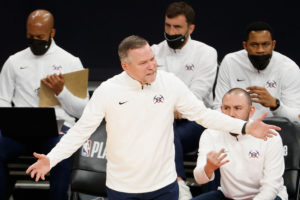 Cabreo monumental de Mike Malone tras perder otra vez ante Phoenix