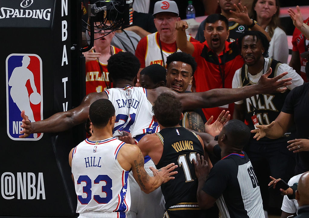 Joel Embiid se queja del arbitraje en el sexto partido