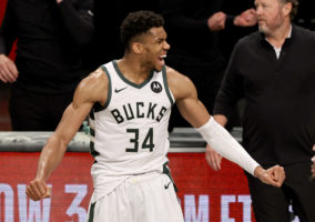 Los Bucks toman Brooklyn y se meten en las finales del Este