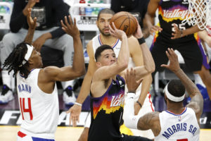 Los Suns derrotan a los Clippers con una exhibición de Devin Booker