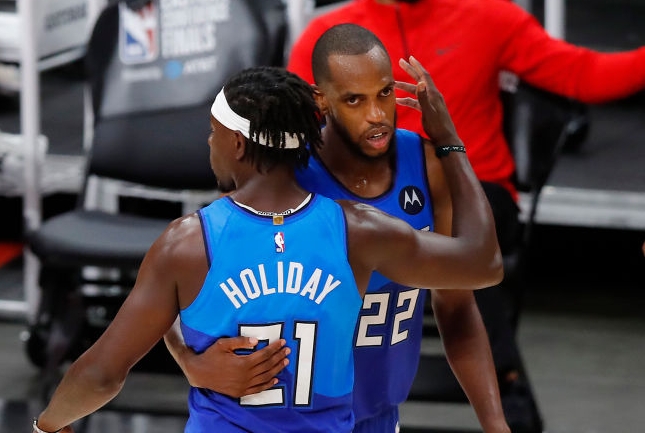 Milwaukee recupera el factor cancha con un espectacular Khris Middleton