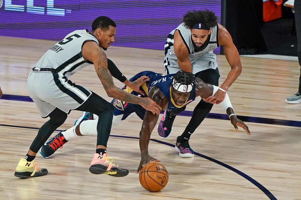 Los Spurs considerarían traspasar a Dejounte Murray y Derrick White