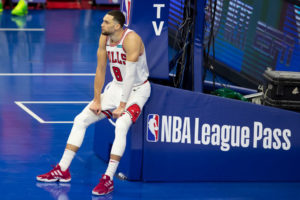 Zach LaVine tranquiliza a los Chicago Bulls en la firma de su contrato