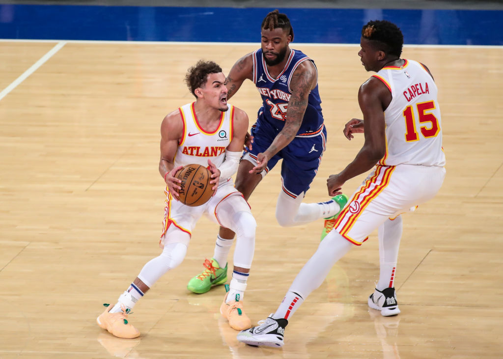 Trae Young y Clint Capela, dudas para el Game 5 ante Milwaukee