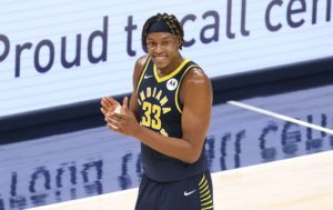 Pelicans, Warriors y Hornets, interesados en Myles Turner