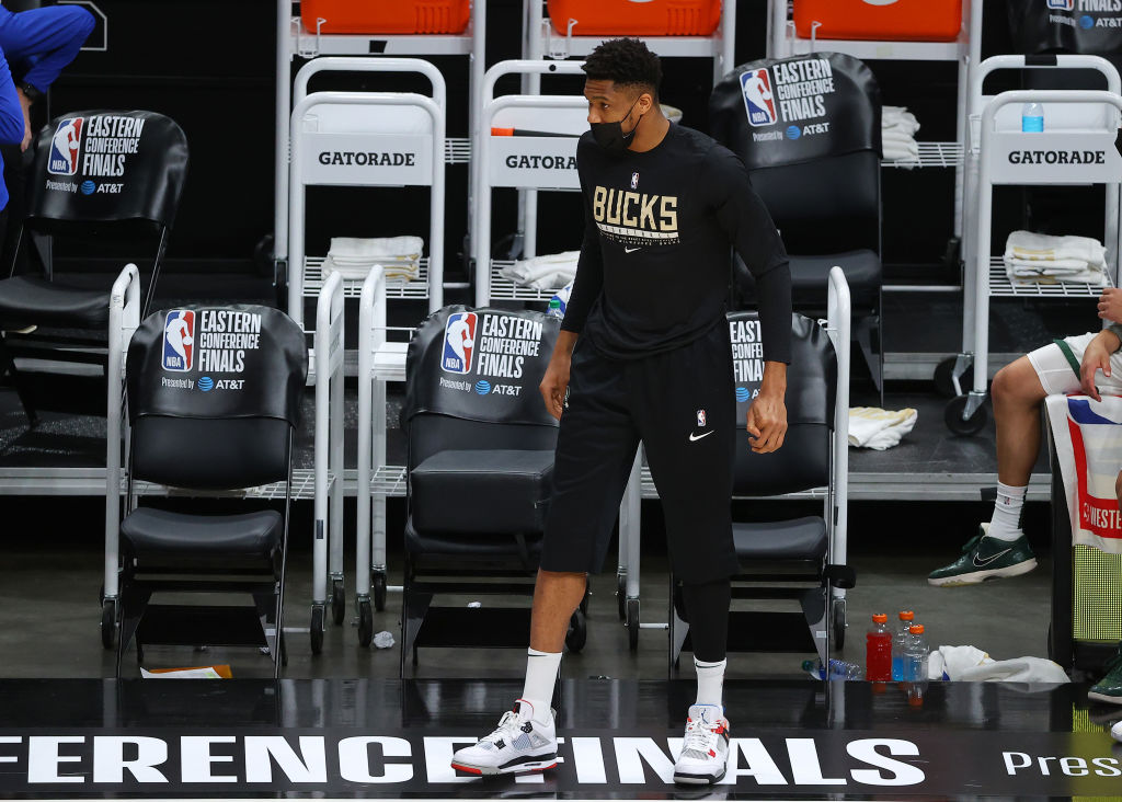 Los Bucks irán día a día con Antetokounmpo