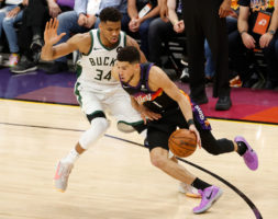 Phoenix puede con Antetokounmpo y coloca el 2-0 en las Finales