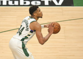 Antetokounmpo: olvidar el Game 4 como estrategia para el quinto