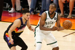 Middleton, Holiday y Booker apuntan al partido contra Francia