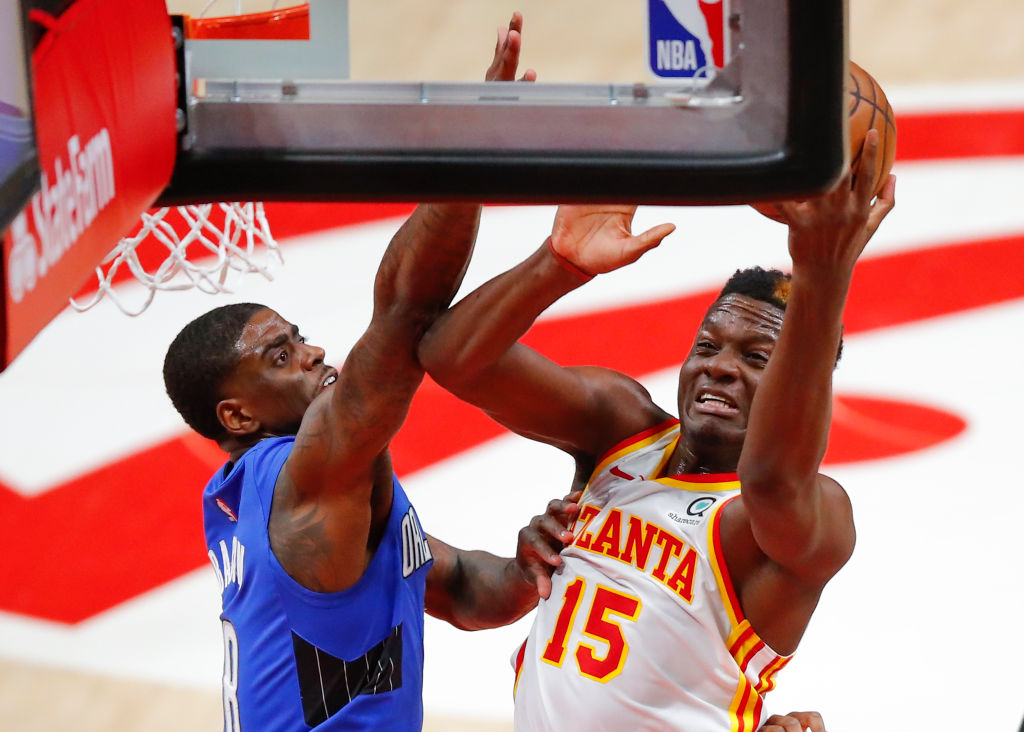 Los Knicks firman a Dwayne Bacon