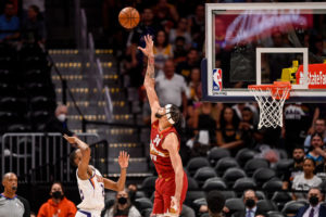 Los Phoenix Suns firman a Javale McGee por un año y cinco millones