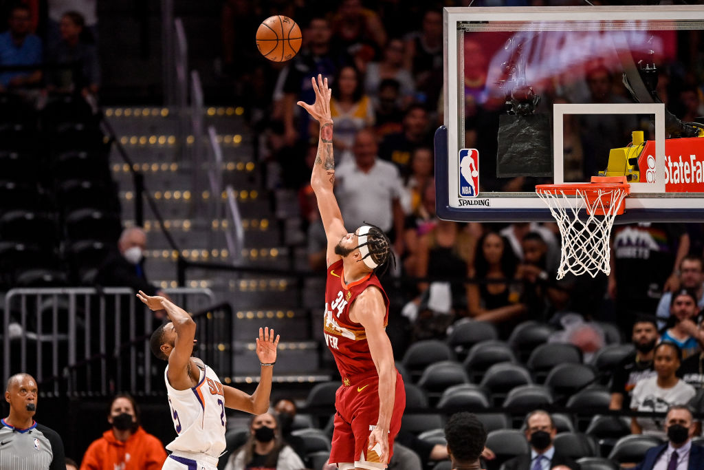 Los Phoenix Suns firman a Javale McGee por un año y cinco millones