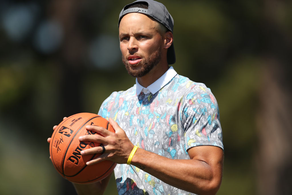 Stephen Curry renueva por cuatro años y 215 millones