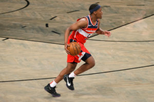 Washington retiene a Cassius Winston con un 'two-way contract'