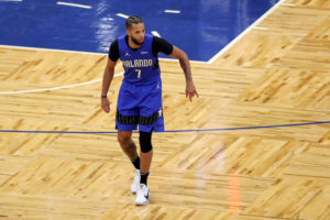 Michael Carter-Williams causa baja indefinida tras operarse del pie