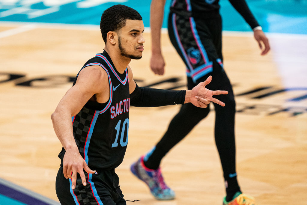 Los Kings cortan a Justin James