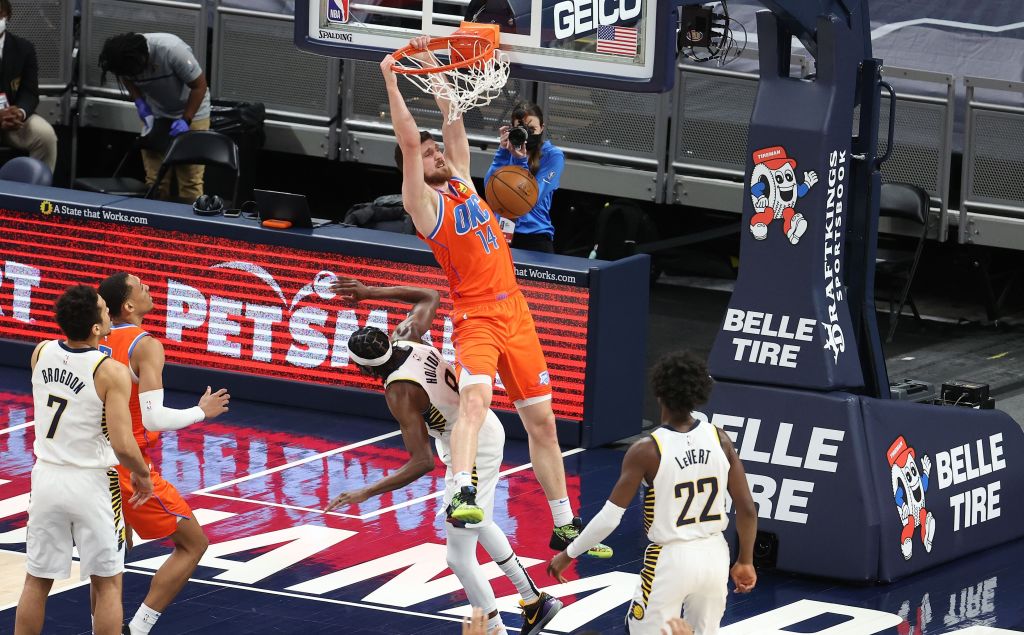 Svi Mykhailiuk acuerda dos años con los Toronto Raptors