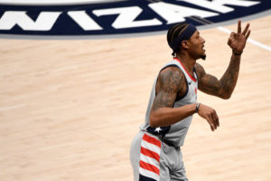 Bradley Beal trabaja sus triples lejanos durante el verano