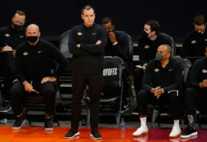 Los Lakers extienden el contrato de Frank Vogel