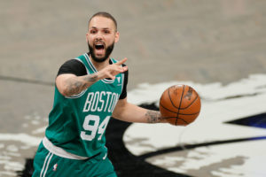 Evan Fournier se aleja de Boston con los Knicks al acecho