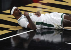 Bobby Portis seguirá defendiendo los colores del campeón