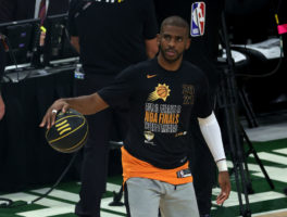 Chris Paul rechaza su player option y apunta a seguir en Phoenix