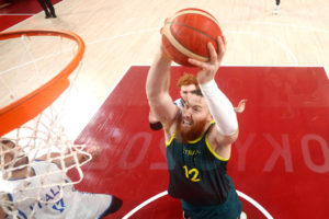 Toronto Raptors corta a Aron Baynes