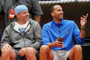 Jason Kidd visita a Kristaps Porzingis en Letonia