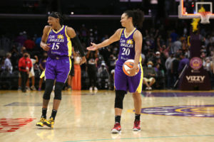 Los Mavericks contratan a Kristi Toliver como entrenadora asistente