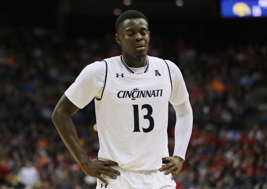 Los Cavaliers firman a Tre Scott