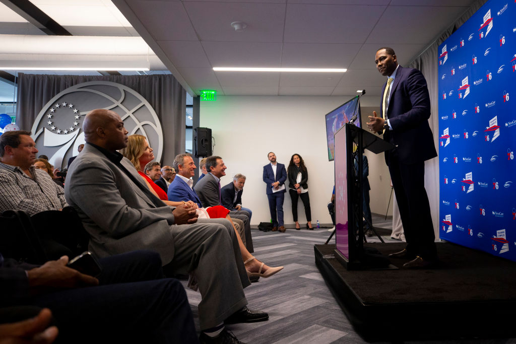 Sachin Gupta y Elton Brand favoritos para remplazar a Rosas en Minnesota