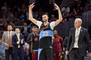 C.J. McCollum recibe el fichaje de Larry Nance Jr. con los brazos abiertos