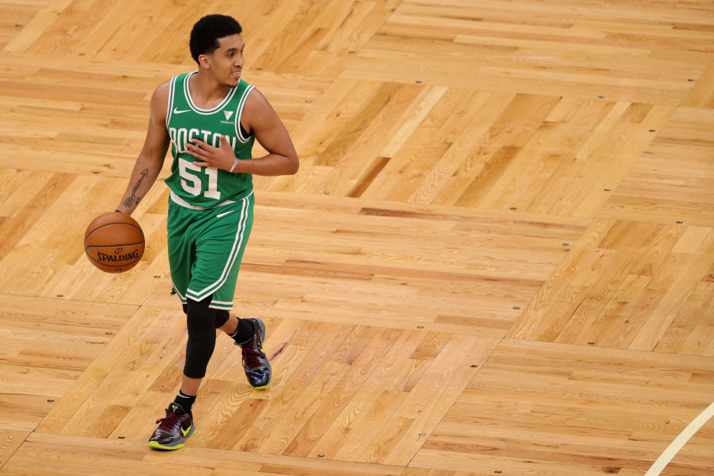 Tremont Waters realizará el training camp con Milwaukee Bucks