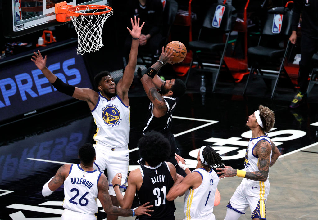 Steve Kerr renuncia a tener una rotación profunda de pívots