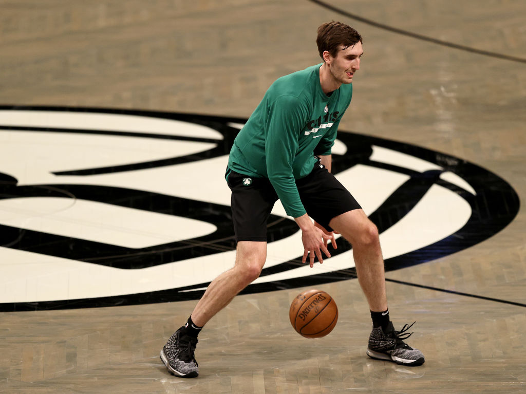 Luke Kornet continuará en Boston con un contrato 'Exhibit 10'