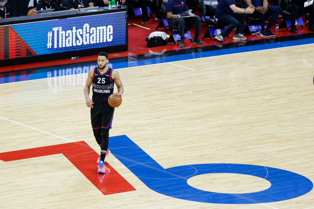 Los Spurs se interesan en Simmons, pero las negociaciones no avanzan