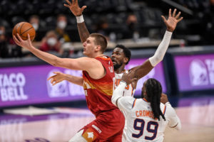 Nikola Jokic se muestra prudente con las expectativas de los Nuggets