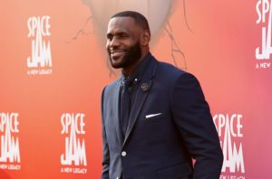 LeBron James repite por octavo año consecutivo como jugador NBA con más ingresos