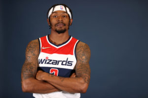 Bradley Beal afirma que intentan reclutarlo "casi en todos los partidos"