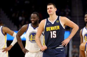 Nikola Jokic no sufre daño estructural en su rodilla derecha
