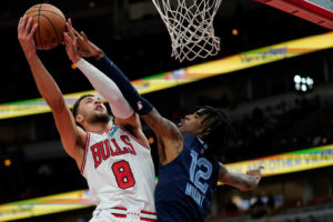 Zach LaVine planea jugar con una lesión en el pulgar