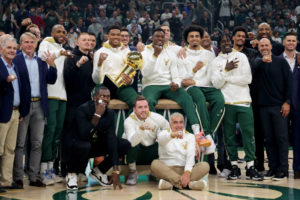 Los Bucks reciben sus anillos de campeones de la NBA