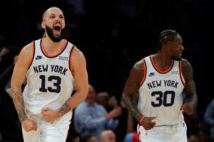 Los Knicks se estrenan a lo grande con doble prórroga y triunfo ante Boston