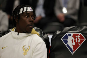 Jrue Holiday, lesionado, se pierde el partido contra los Miami Heat